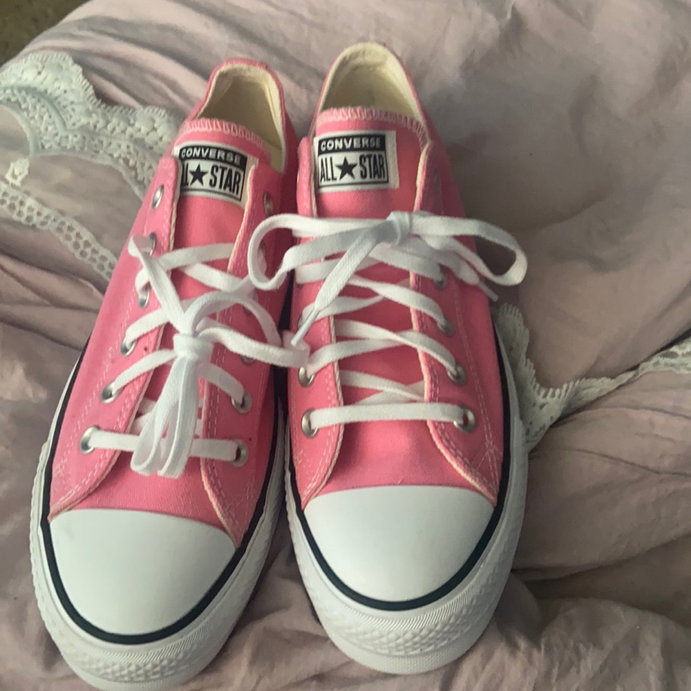 Converse Pink low top platform sneakers